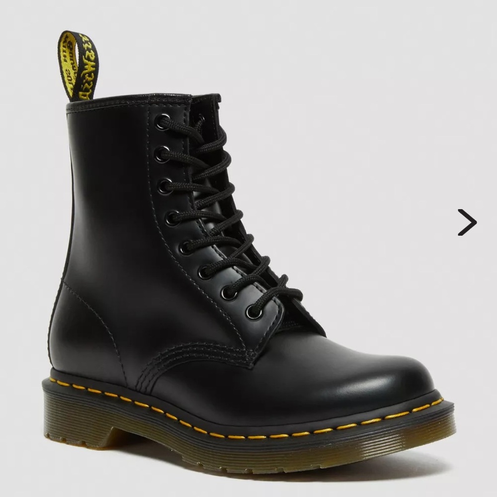 DR. MARTENS| WOMEN’S SMOOTH LEATHER LACE UP BOOTS